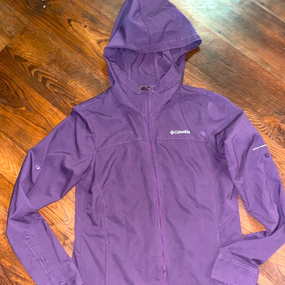 Columbia hooded shirt